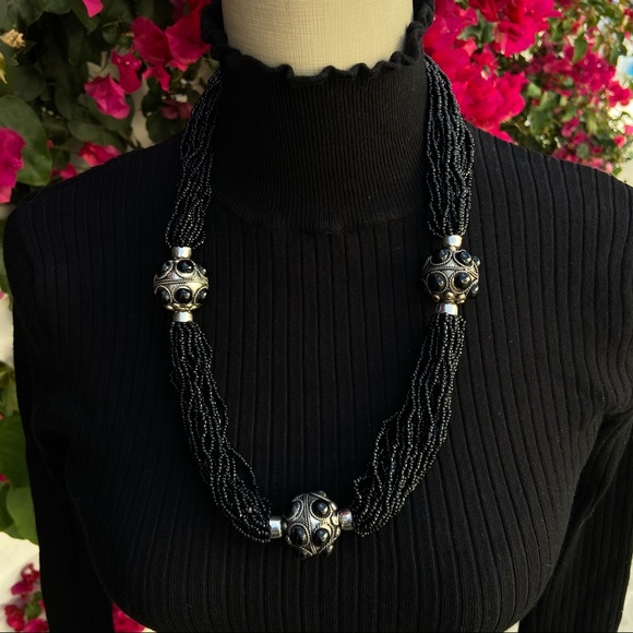 black beaded statement necklace - Picture 4 of 4